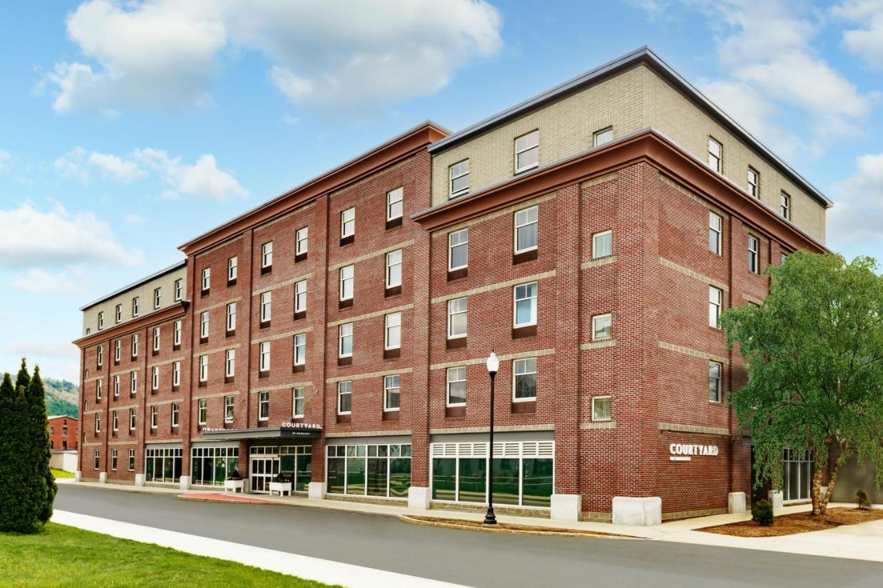 Courtyard Keene Downtown Экстерьер фото