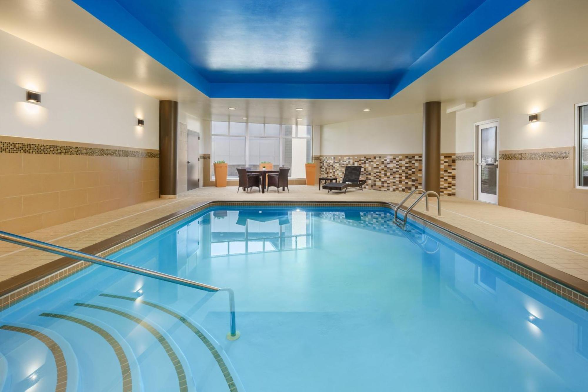 Courtyard Keene Downtown Экстерьер фото