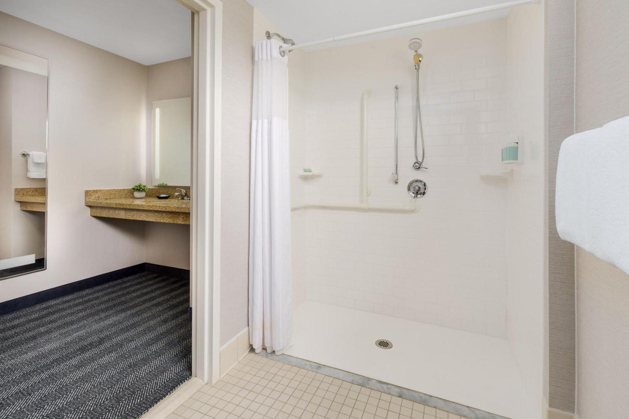 Courtyard Keene Downtown Экстерьер фото