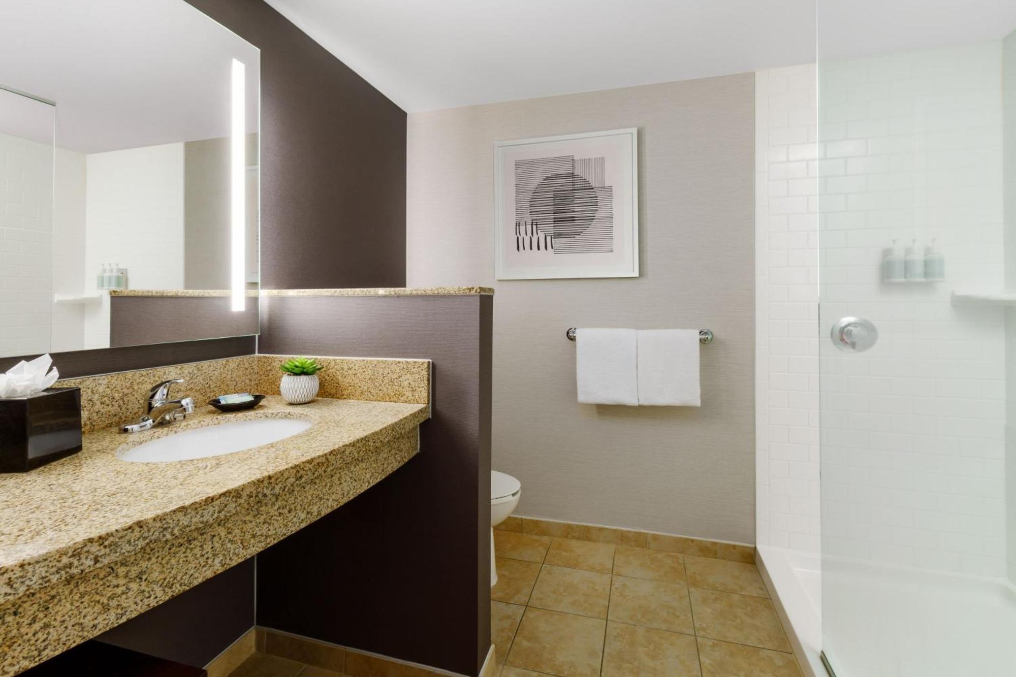 Courtyard Keene Downtown Экстерьер фото