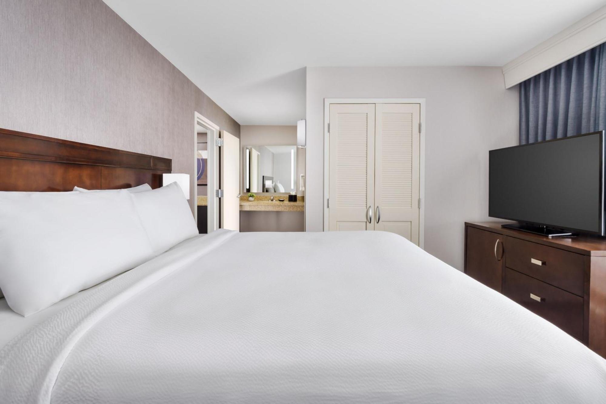 Courtyard Keene Downtown Экстерьер фото