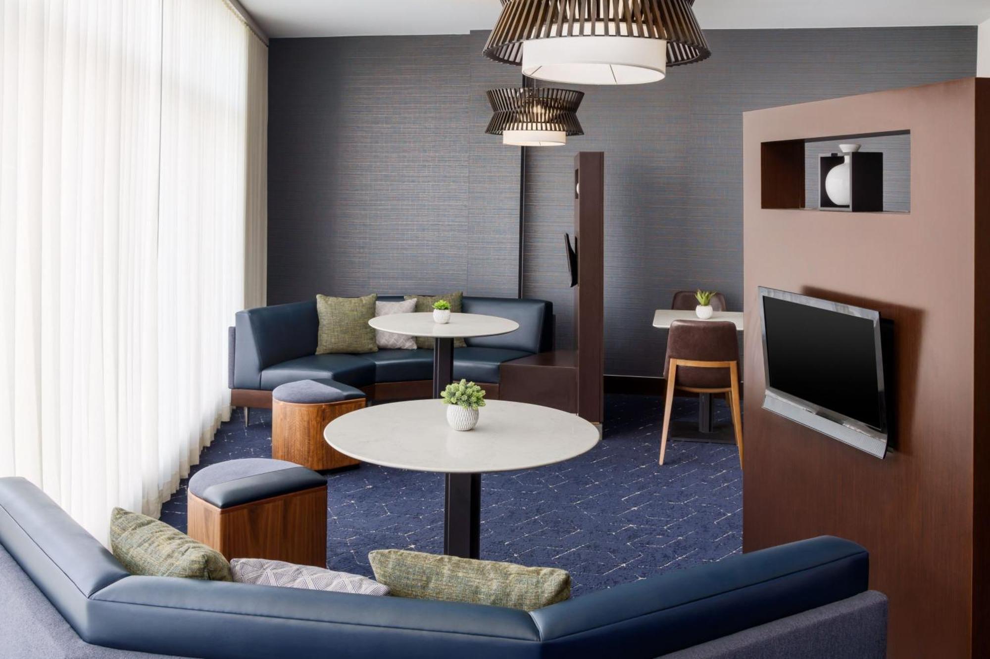 Courtyard Keene Downtown Экстерьер фото