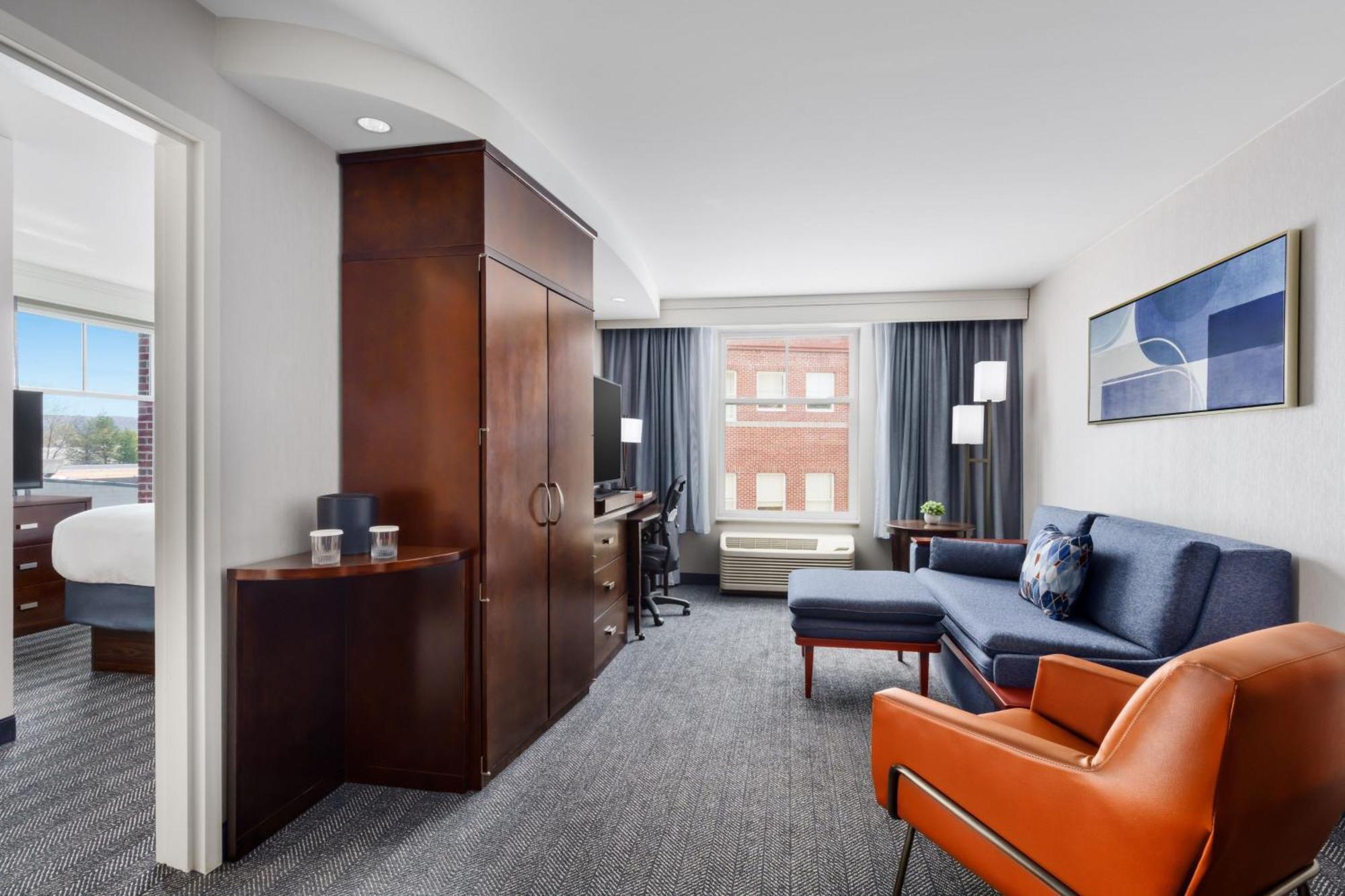 Courtyard Keene Downtown Экстерьер фото