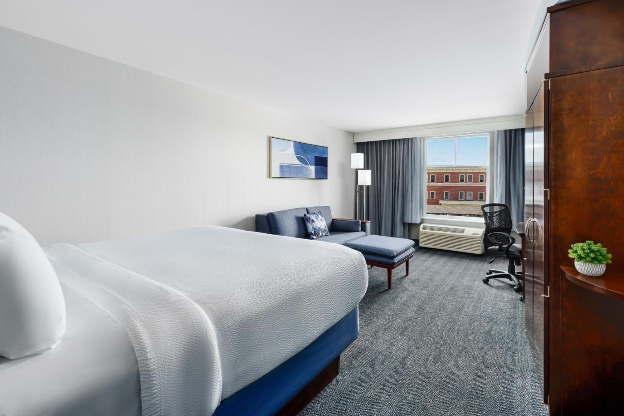 Courtyard Keene Downtown Экстерьер фото