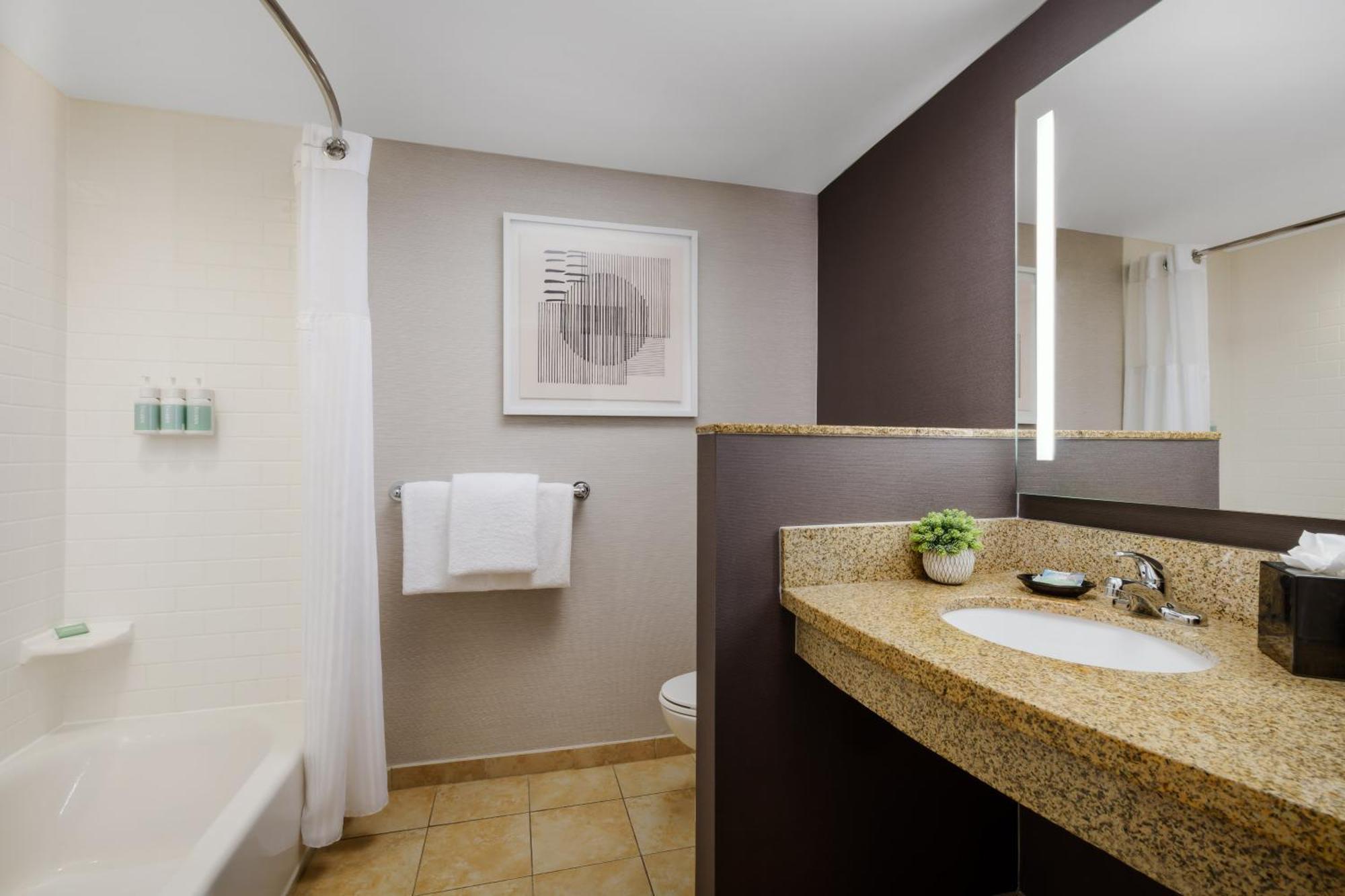 Courtyard Keene Downtown Экстерьер фото