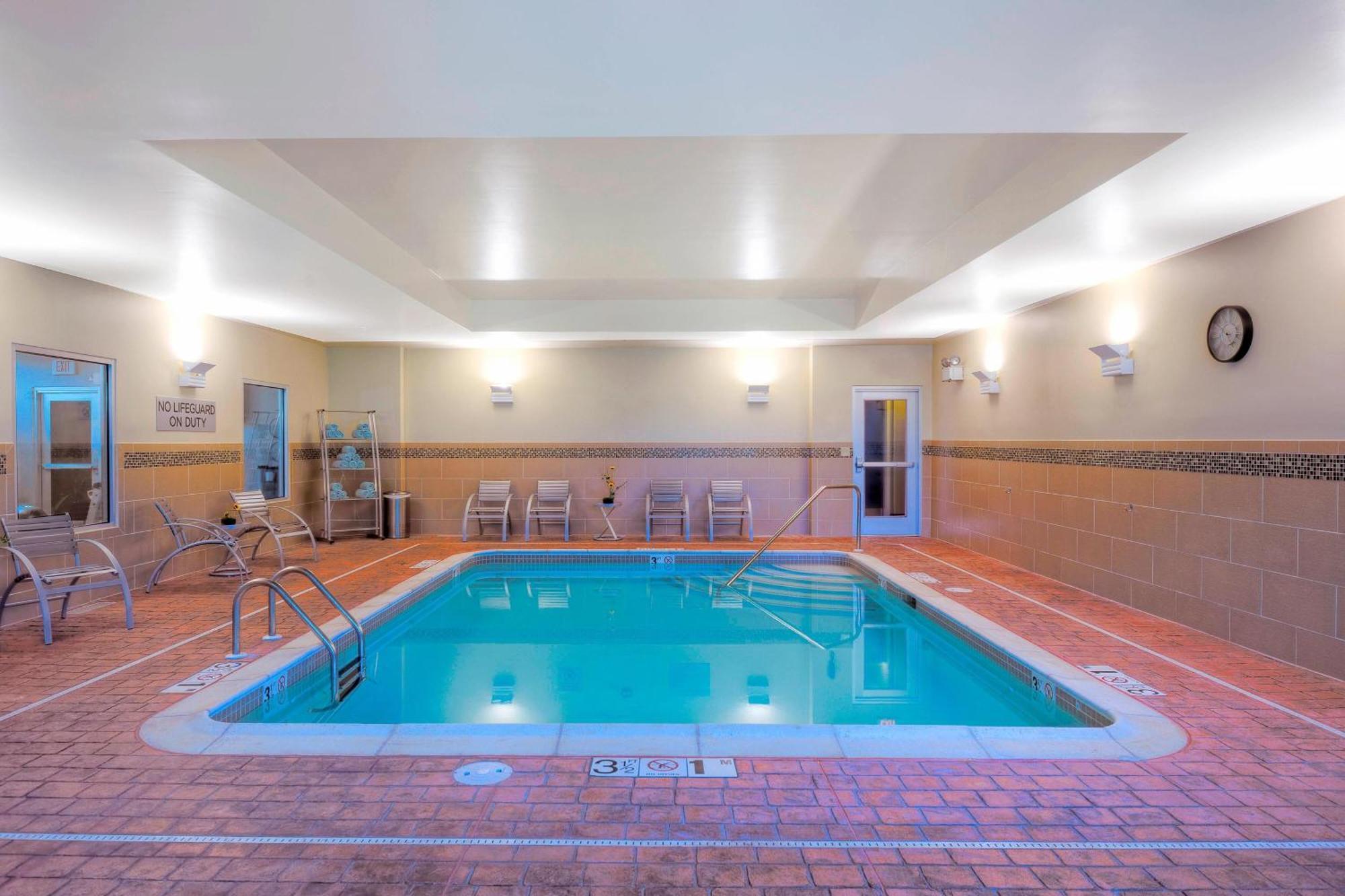 Courtyard Keene Downtown Экстерьер фото